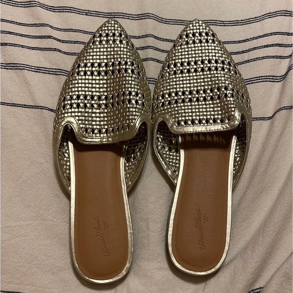 Universal Thread metallic slide sandals mules 9